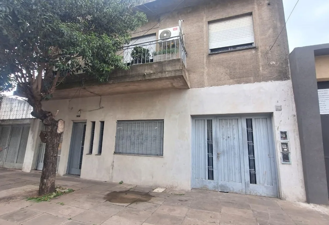 PH de 10 ambientes en venta en Morón, General González Balcarce 2900