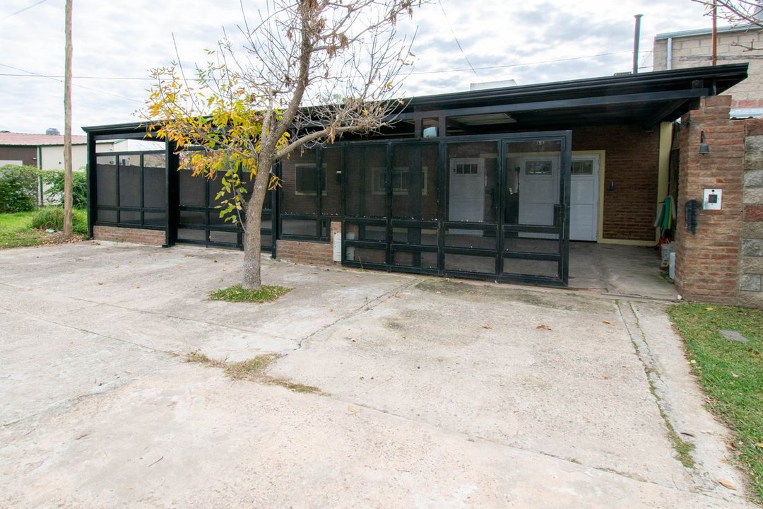 SE VENDE | Casa de 2 dorm. y pileta en Sauce Viejo