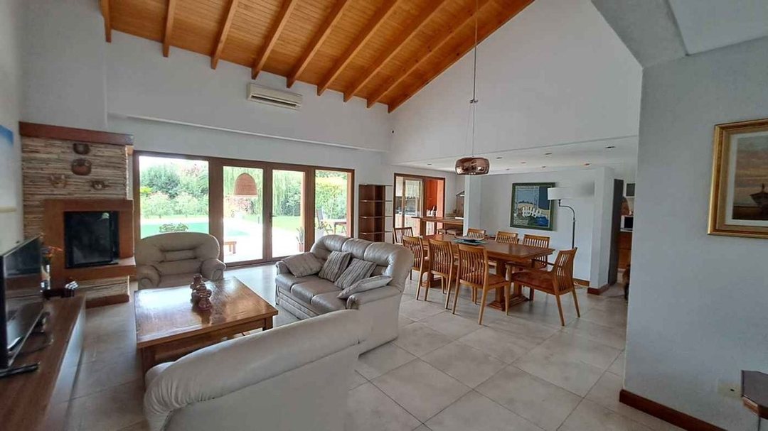 VENTA CASA 5 AMBIENTES BARRIO LAS LIEBRES GARIN
