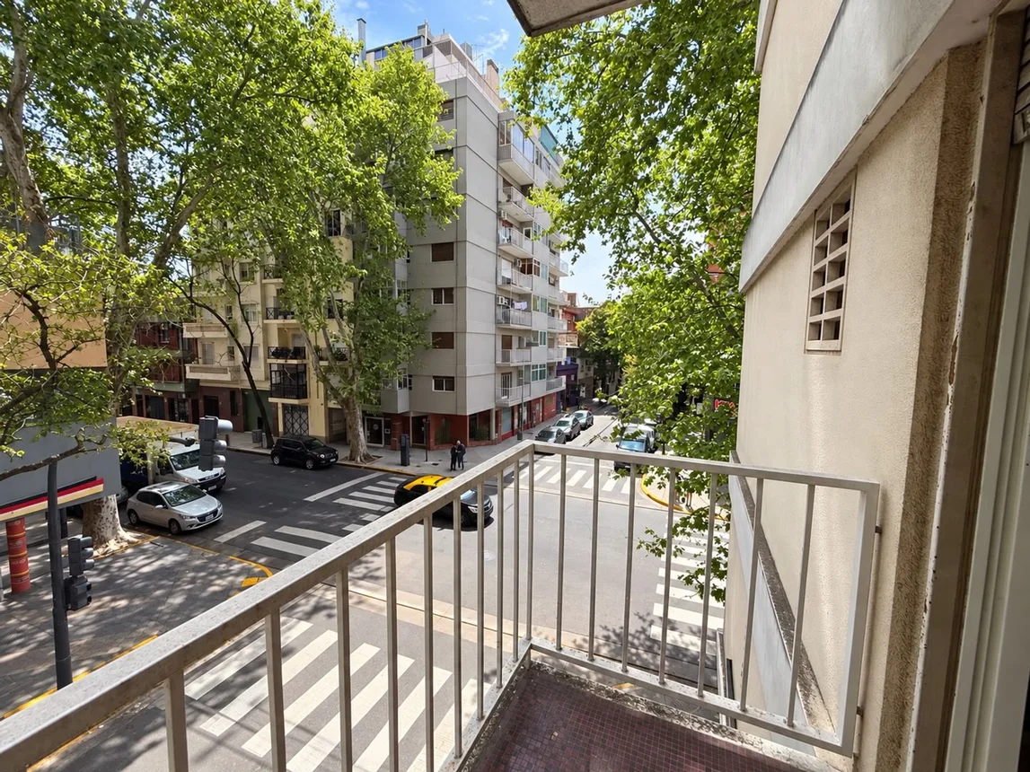 Departamento en alquiler en Almagro, Yapeyú 500