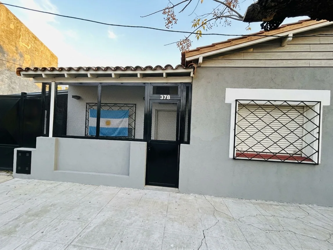 Casa de 3 ambientes en venta en Ituzaingó, Los Pozos 300