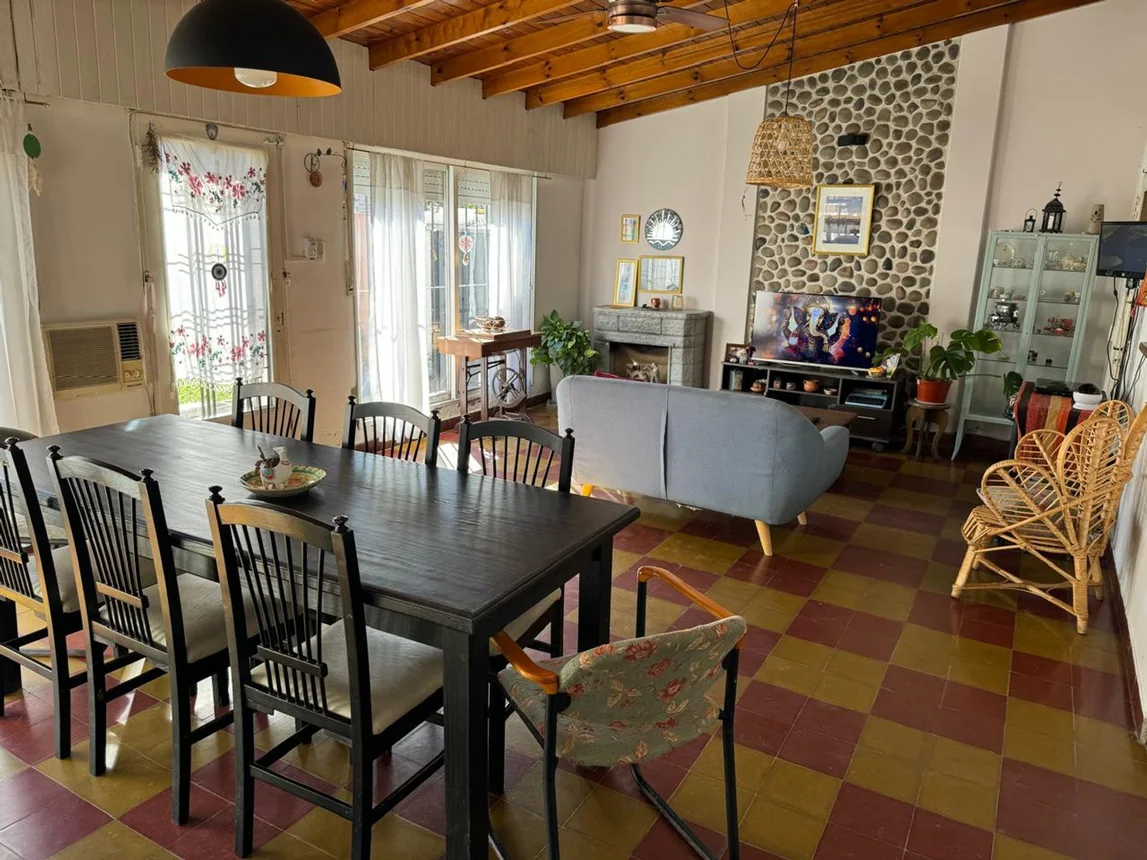 Casa de 5 ambientes en venta en Berazategui, Calle 9 3800, foto 2