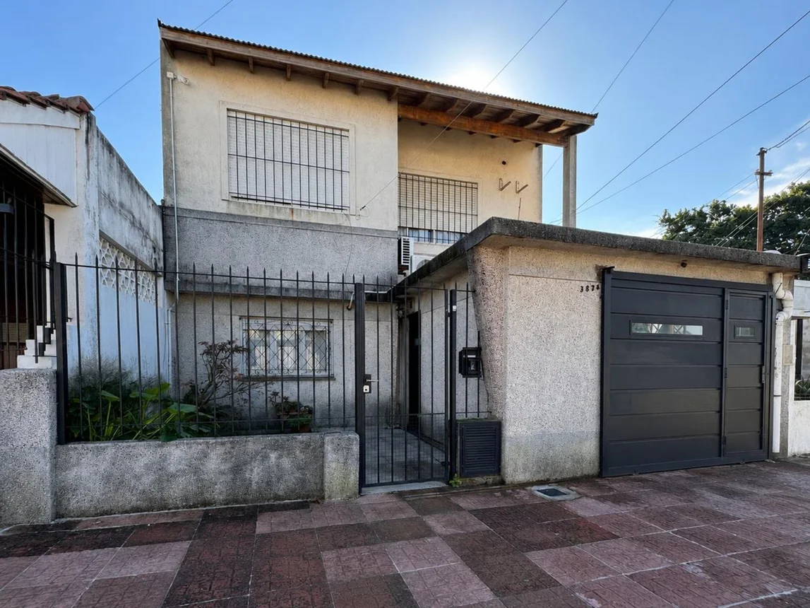 Casa de 5 ambientes en venta en Berazategui, Calle 9 3800