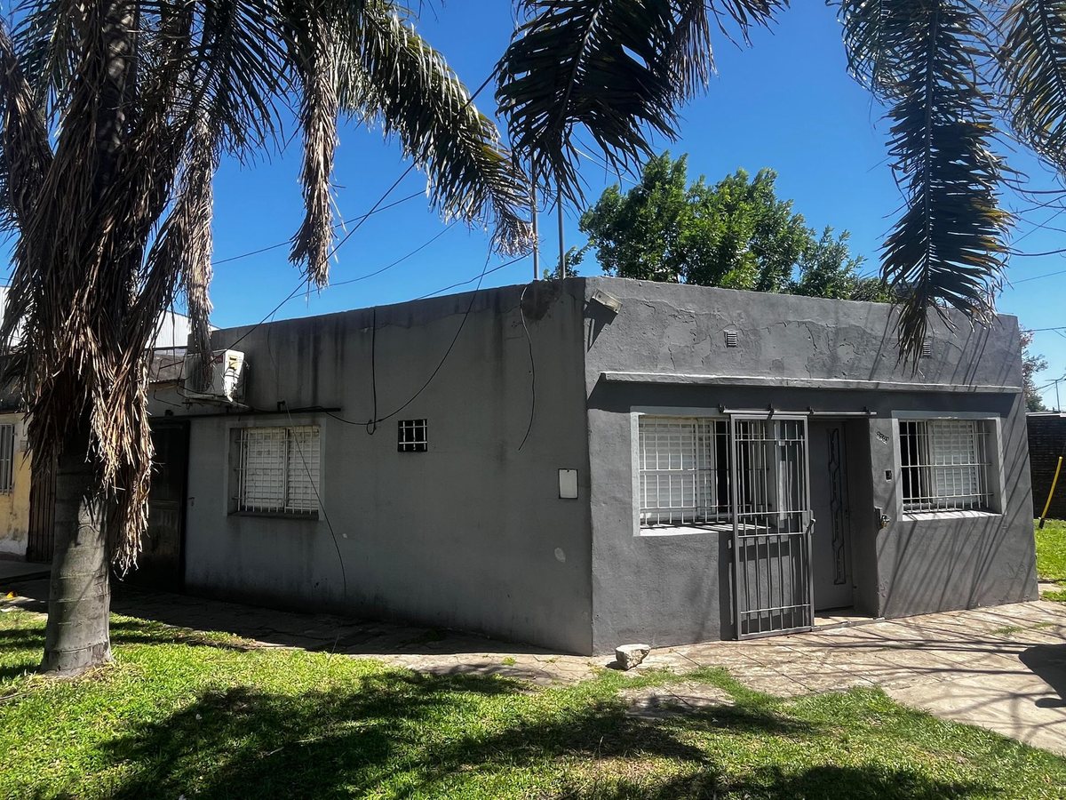 Se vende casa 2 dorm y patio norte de Santa Fe