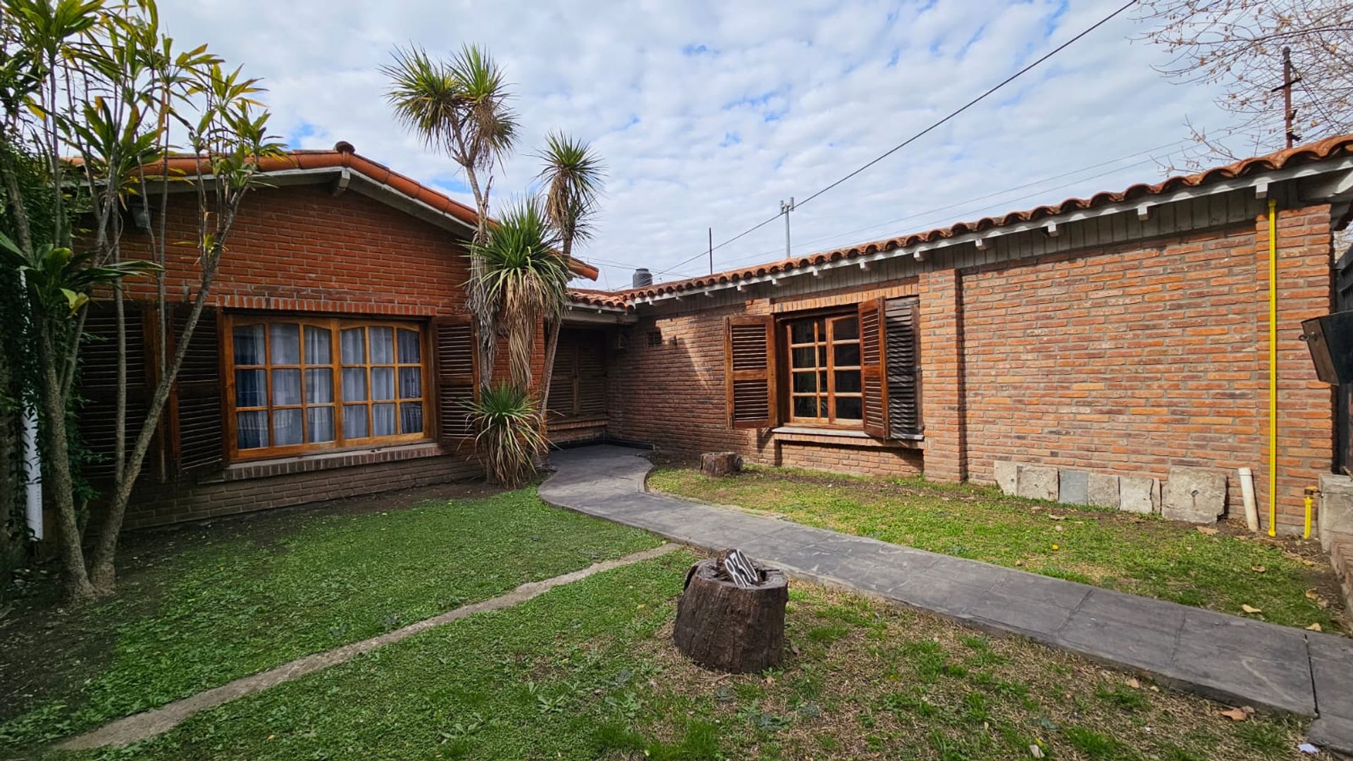 VENTA CASA 4 AMBIENTES LAVALLOL