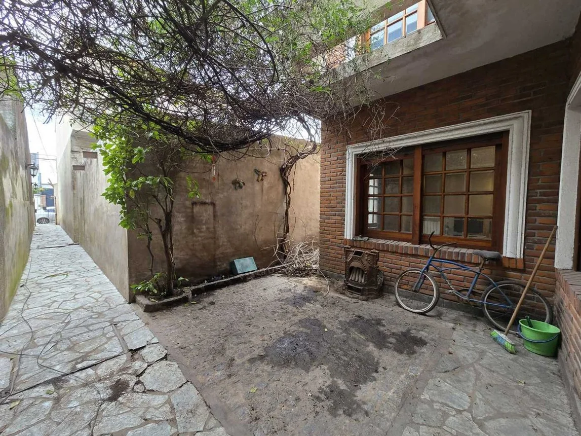 Casa de 4 ambientes en venta en Bernal Oeste, Carbonetti 200, foto 3