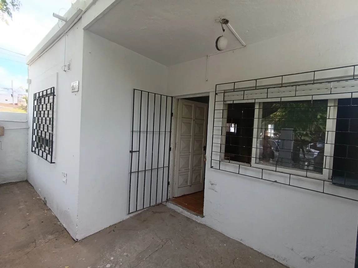 Casa de 4 ambientes en venta en Moreno, Ecuador 2300