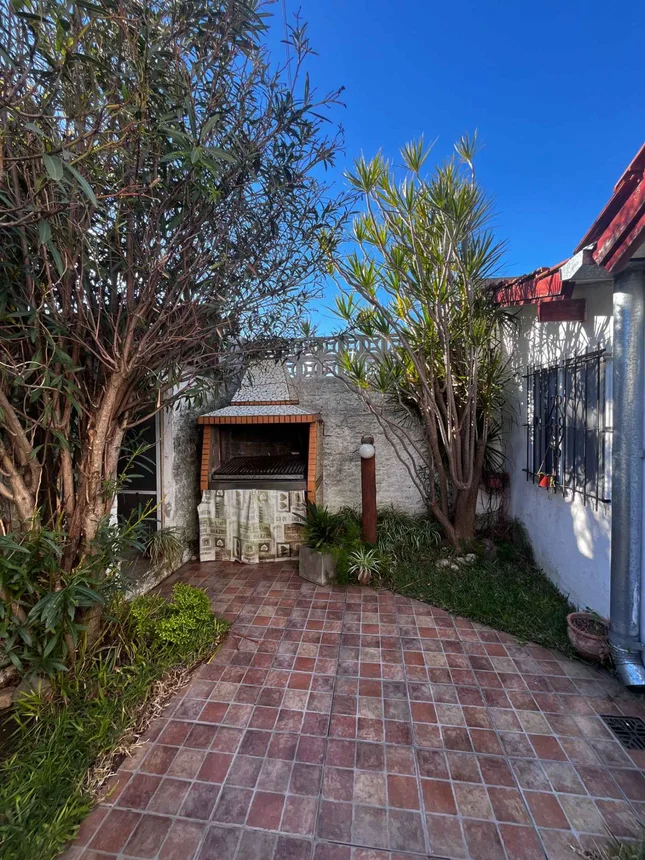 Casa en venta en Caseros, foto 2