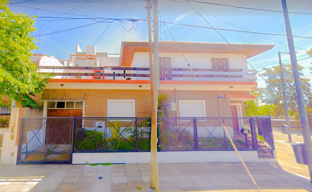 Alquiler casa Saavedra 4 amb. terraza cochera.