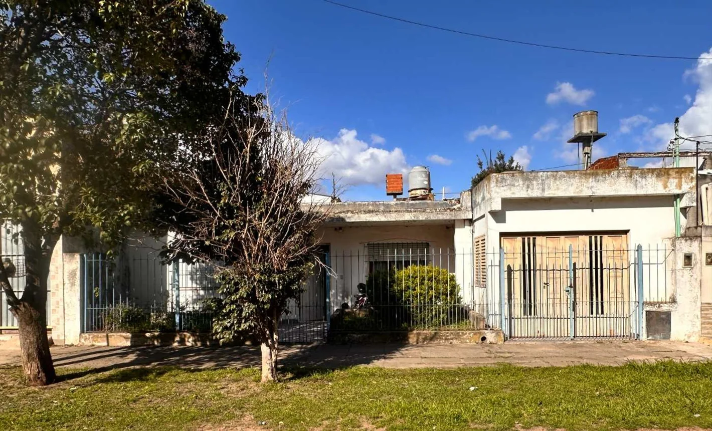 Casa de 3 ambientes en venta en Merlo, Laprida 800