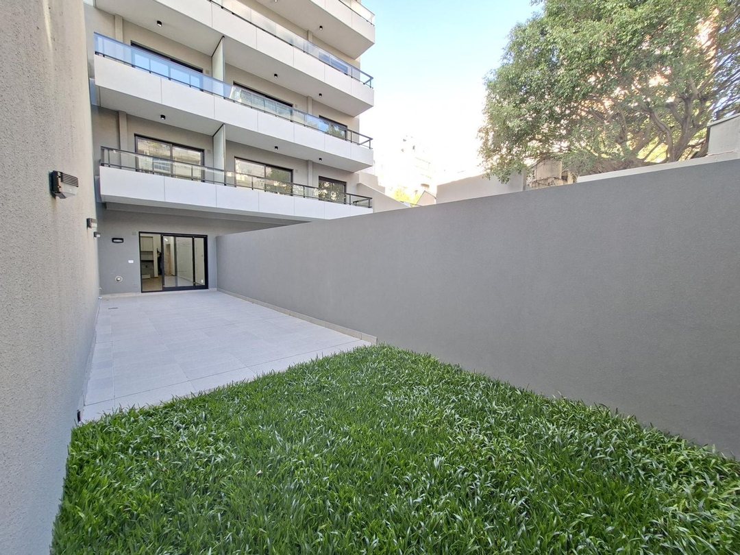 MONOAMBIENTE CON AMPLIO PATIO PROPIO - EN NUÑEZ