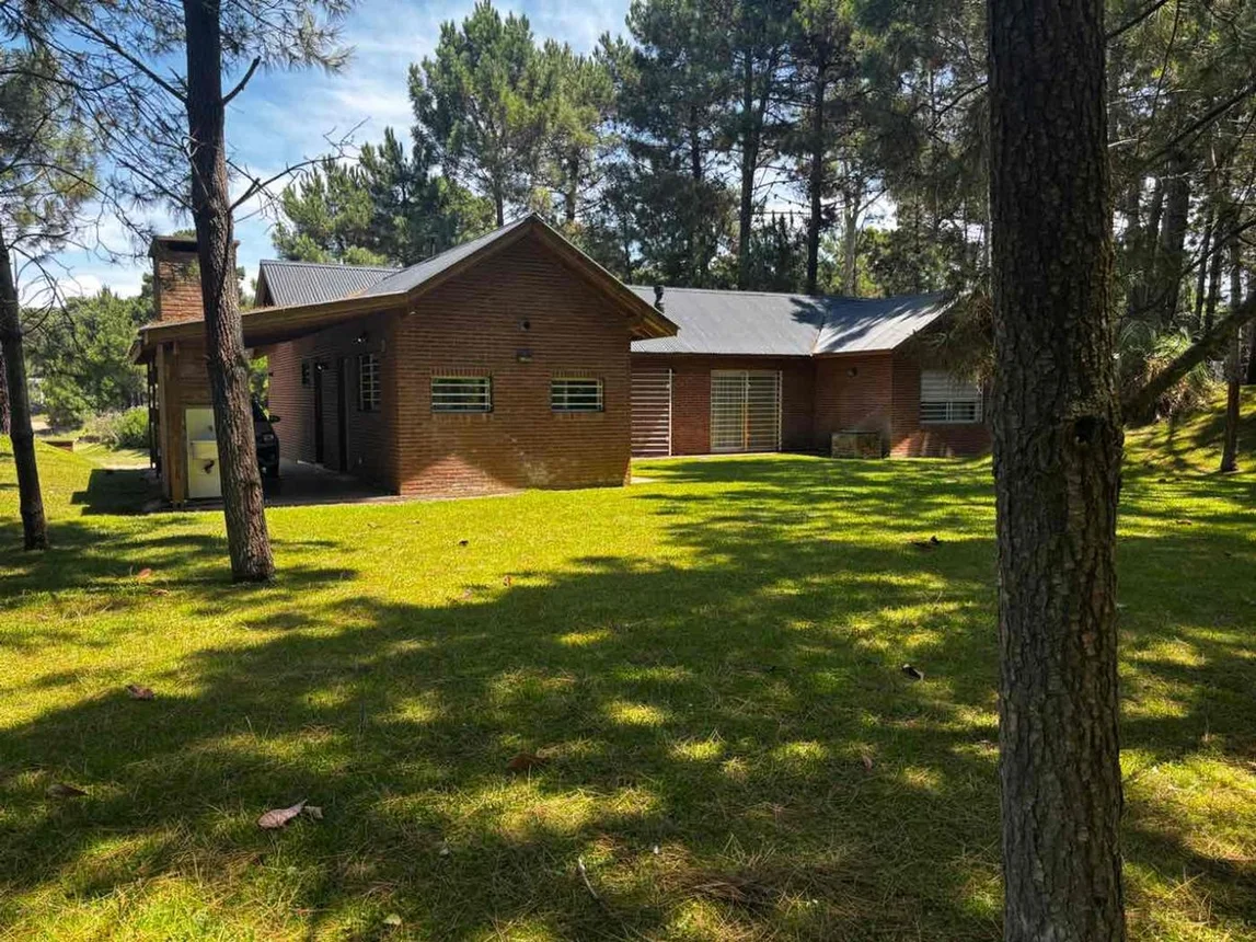 Casa de 4 ambientes en venta en Pinamar, Del Espartillo 1300