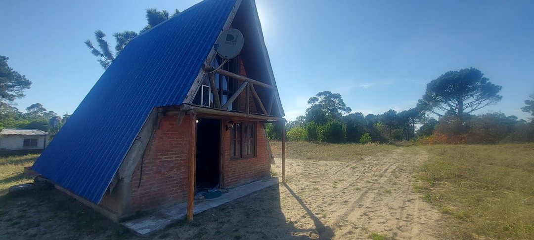 CASA (CABAÑA) 2 DORMITORIOS EN VENTA LA ESMERALDA