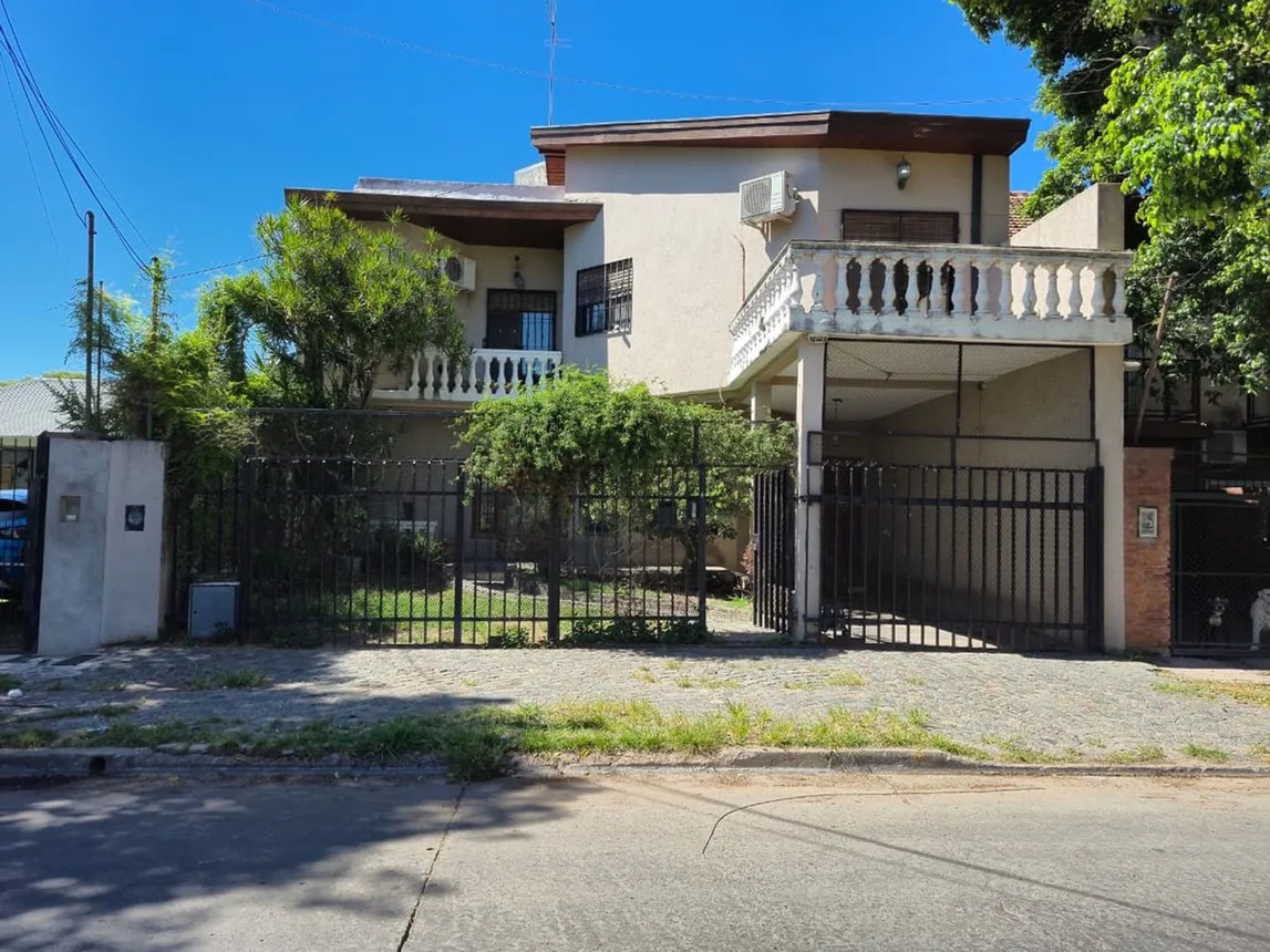 Casa de 5 ambientes en venta en San Miguel, Pringles 700