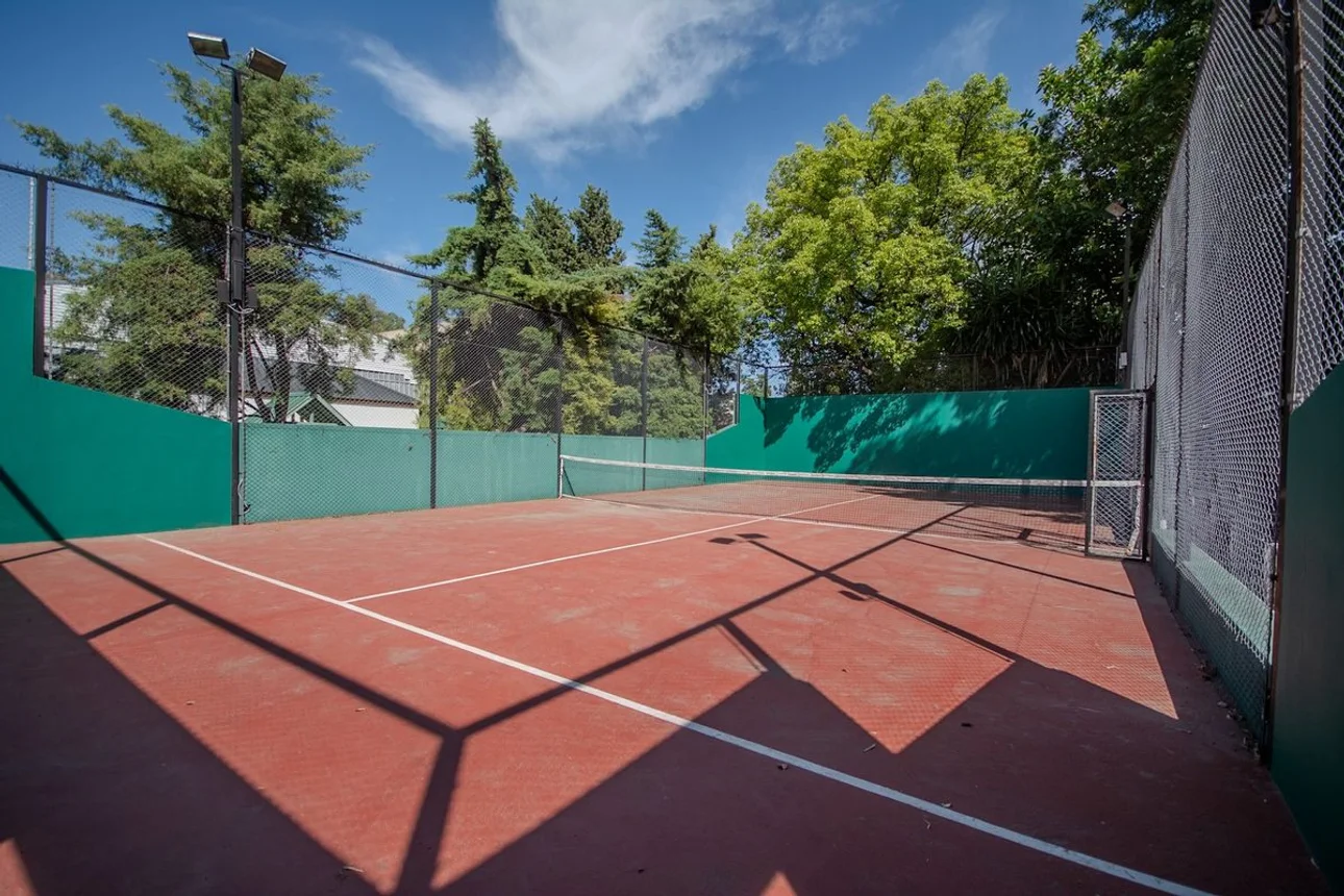 Venta imponente casa hurlingham 2000 m2 permuta, foto 4