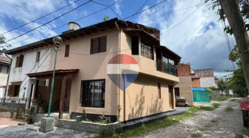 VENTA CASA 5 DORMITORIOS - B° LOS HUAICOS