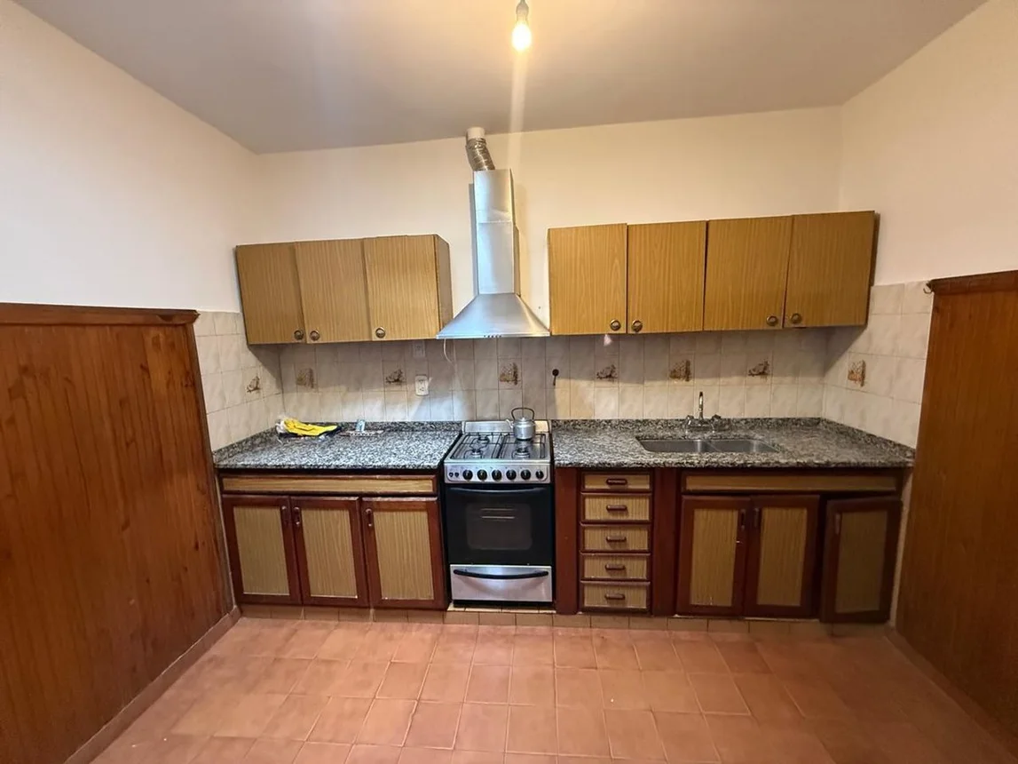 Casa de 3 ambientes en venta en Berazategui, Avenida 21 1100, foto 2