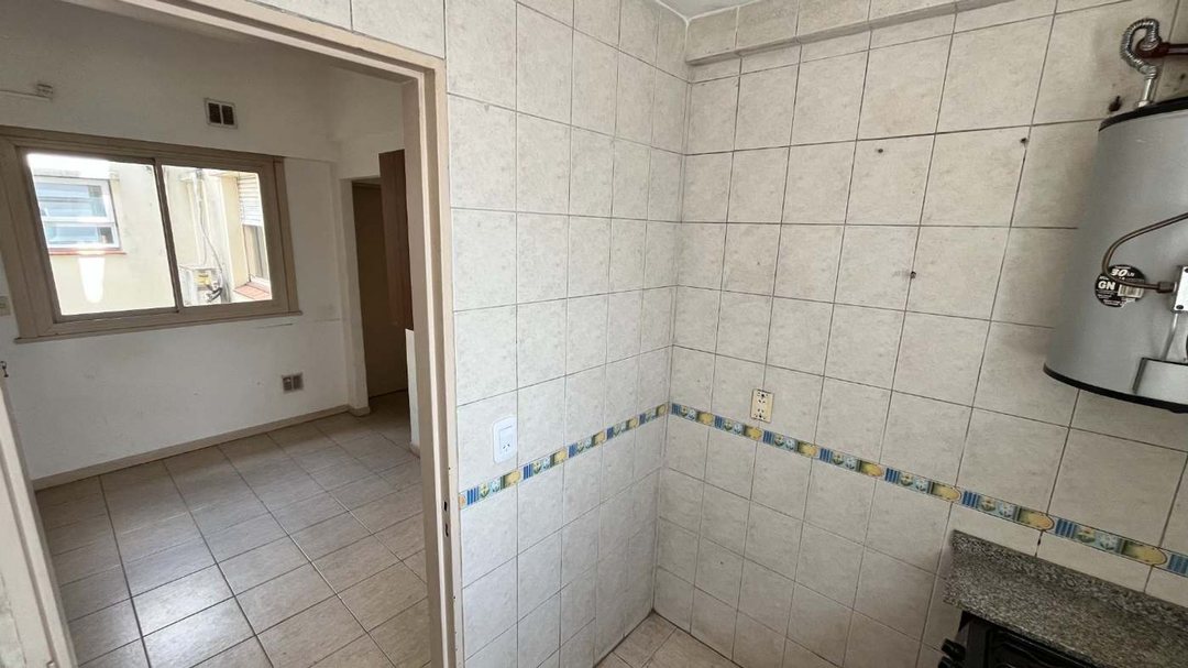 VENTA DPTO 3 AMBIENTES, LUMIN 2 PISO POR ESCALERA