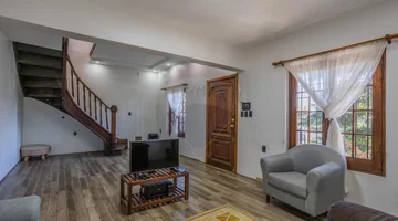 VENTA CASA 2 DORMITORIOS CON COCHERA CERRO