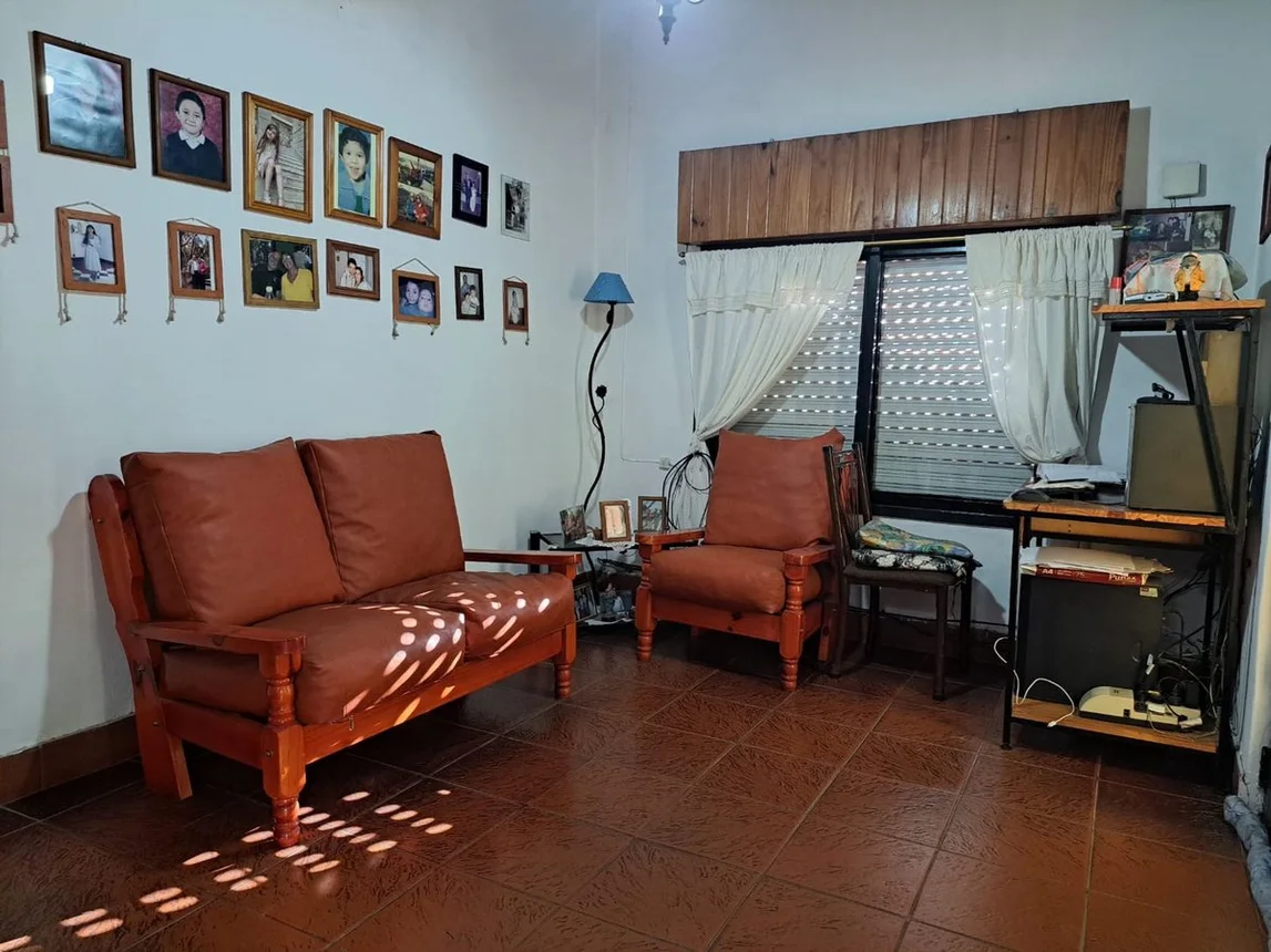 Casa de 3 ambientes en venta en Castelar, Ambrosio Lezica 3800, foto 2