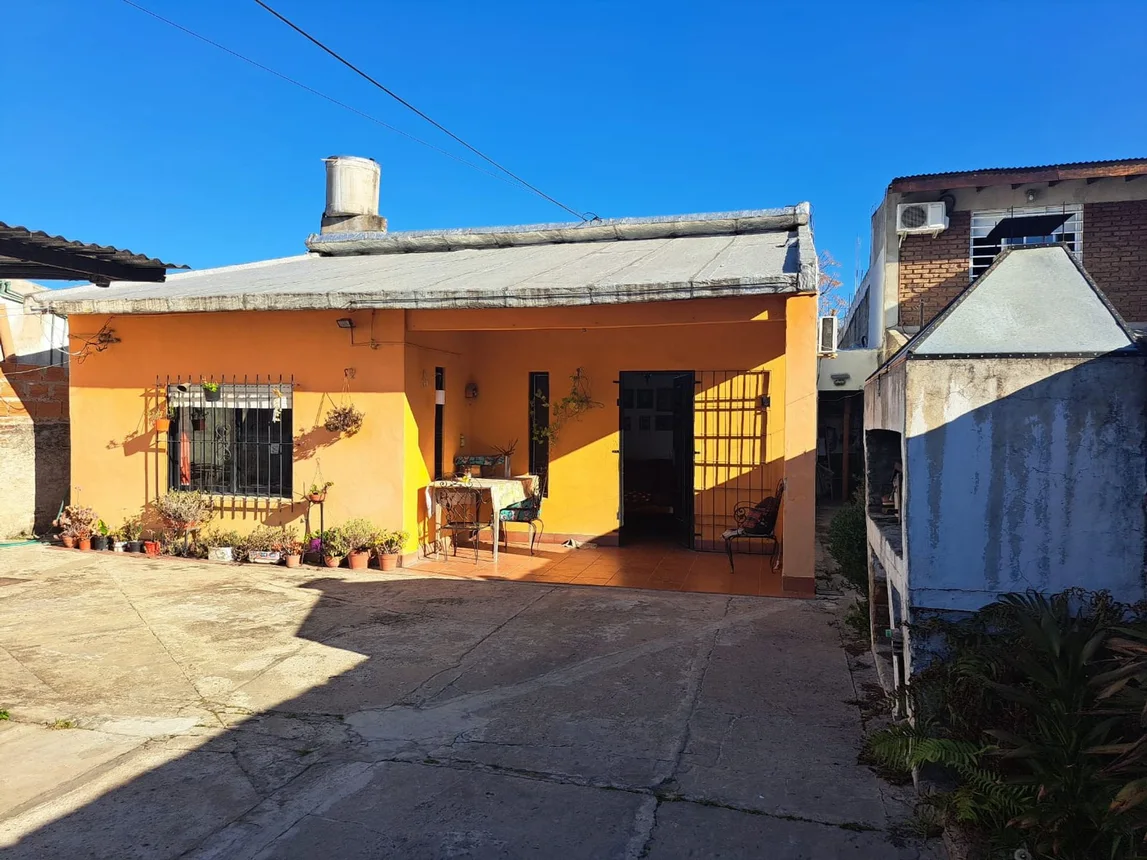 Casa de 3 ambientes en venta en Castelar, Ambrosio Lezica 3800