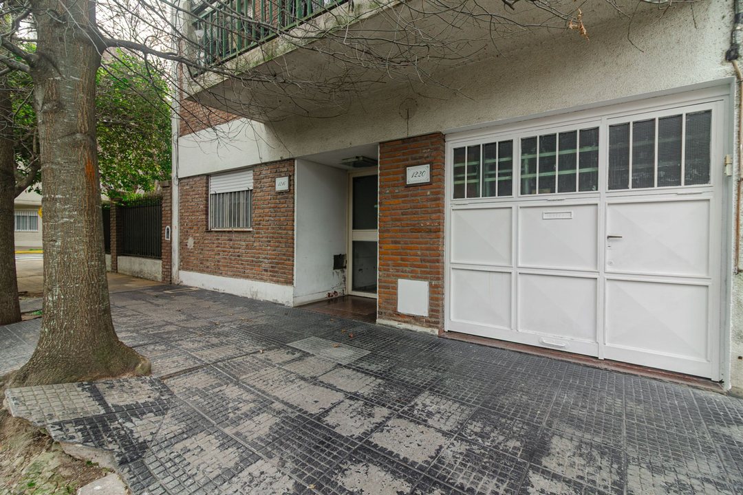 VENTA DPTO EN PB 4 AMB EN ACASSUSO- 2 PATIOS+ COCH