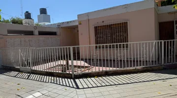 CASA DE 3 DORMITORIOS. B° LAS MORERAS, SANTA LUCIA