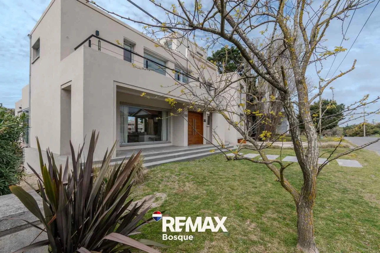 Casa en venta en Pinamar, foto 2