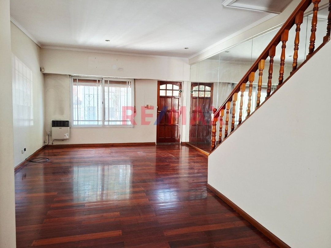 VENTA DUPLEX  CON JARDIN COCHERA  - P. AVELLANEDA