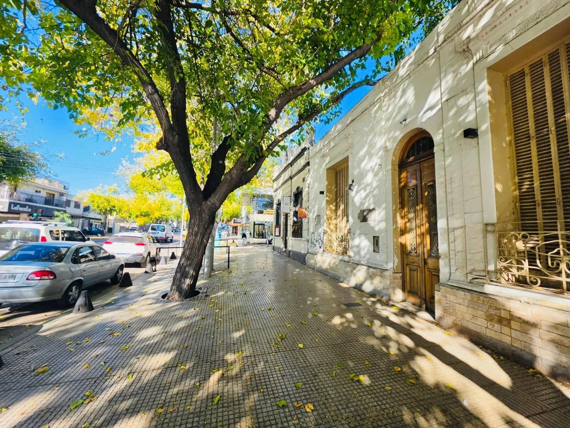 Casa de 13 ambientes en alquiler en Godoy Cruz, Avenida San Martín 1400