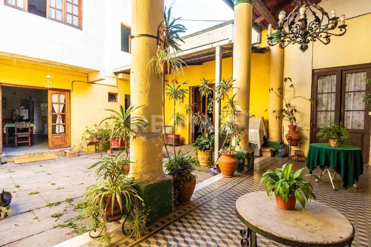 CASA 5 DORMITORIOS VENTA ZONA MACROCENTRO - foto 2