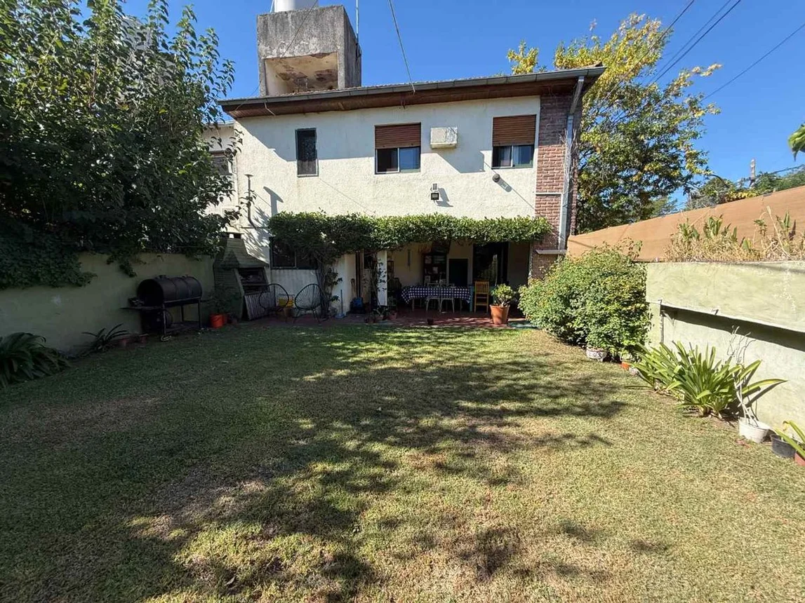 Casa de 5 ambientes en venta en Hurlingham, Gral Francisco Miranda 1500