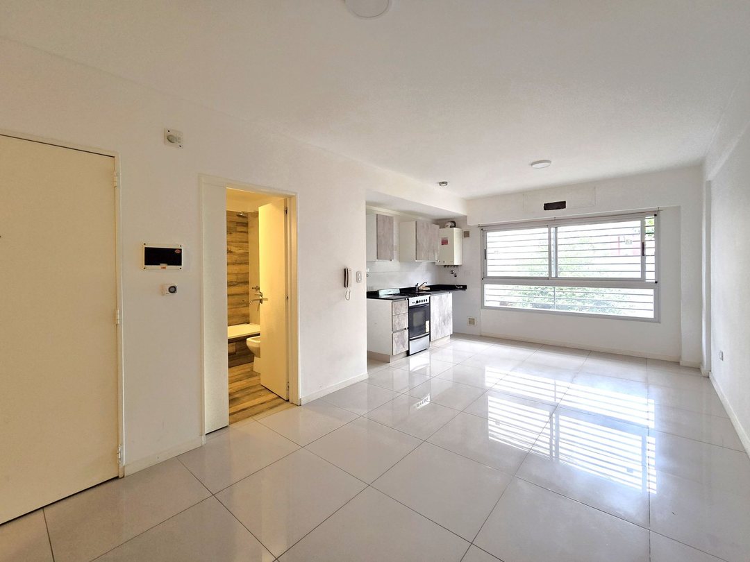 ALQUILER MONOAMBIENTE DIVIDIDO CON PATIO CABALLITO