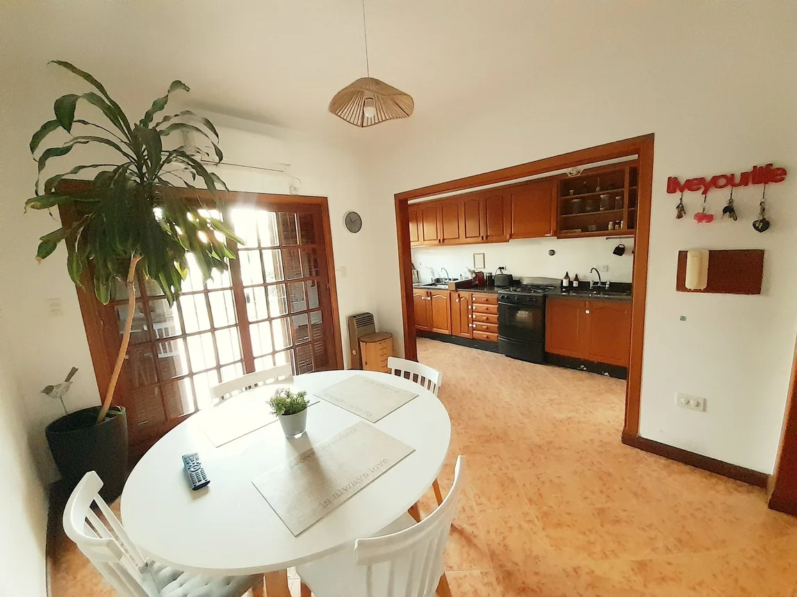 Casa tríplex de 4 ambientes en venta en Beccar, Alto Peru 1800