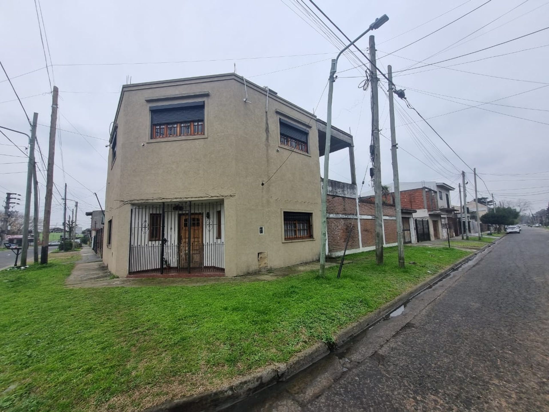 CASA 4 AMBIENTES  VENTA GARDIN GARAGE MONTE GRANDE