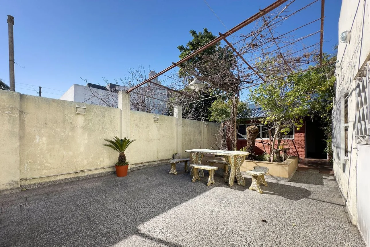 Casa de 5 ambientes en venta en Morón, Carlos Calvo 2500, foto 2