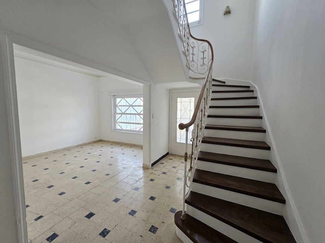 CASA 7 DORMITORIOS  BOMBAL CON POTENCIAL COMERCIAL