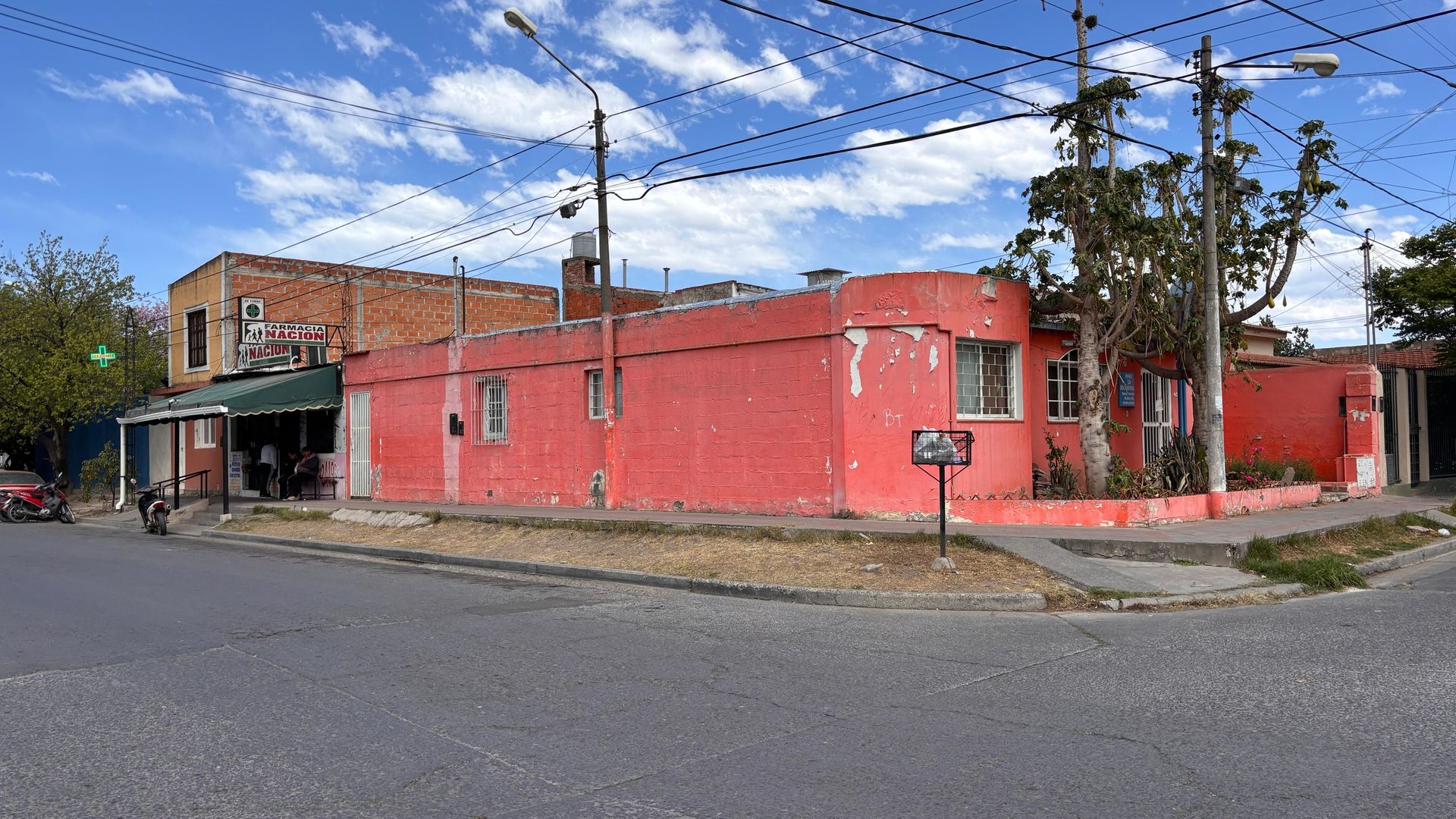 CASA EN VENTA B° EL TRIBUNO CON LOCAL COMERCIAL - foto 4