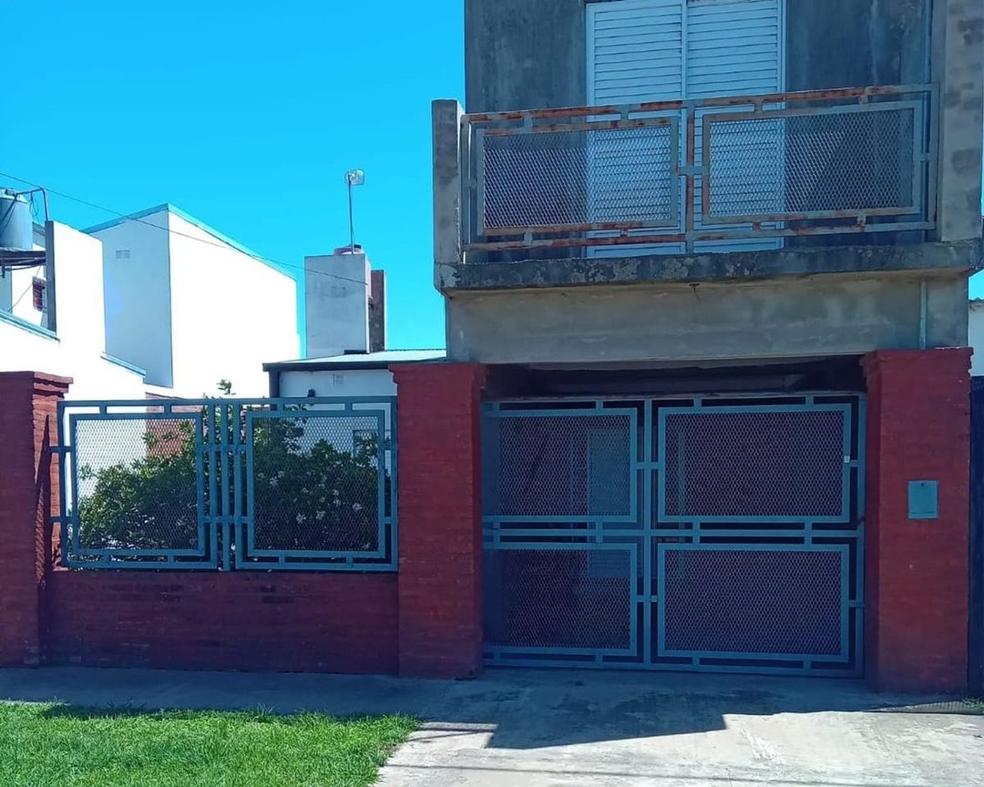 CASA 4 DORMITORIOS Y PATIO EN SANTO TOME