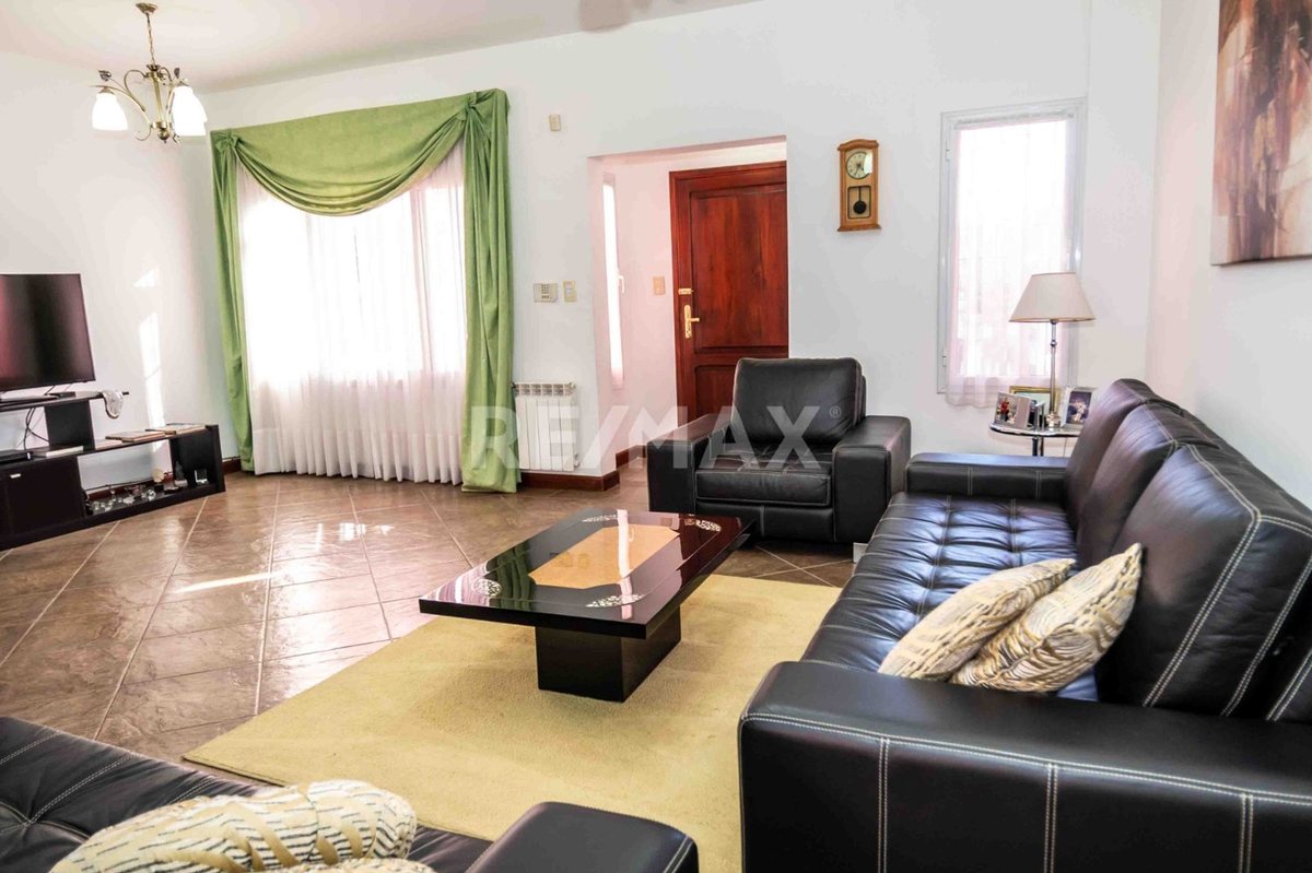 CASA 4 DORMITORIOS VENTA TRES CERRITOS CON PILETA - foto 9