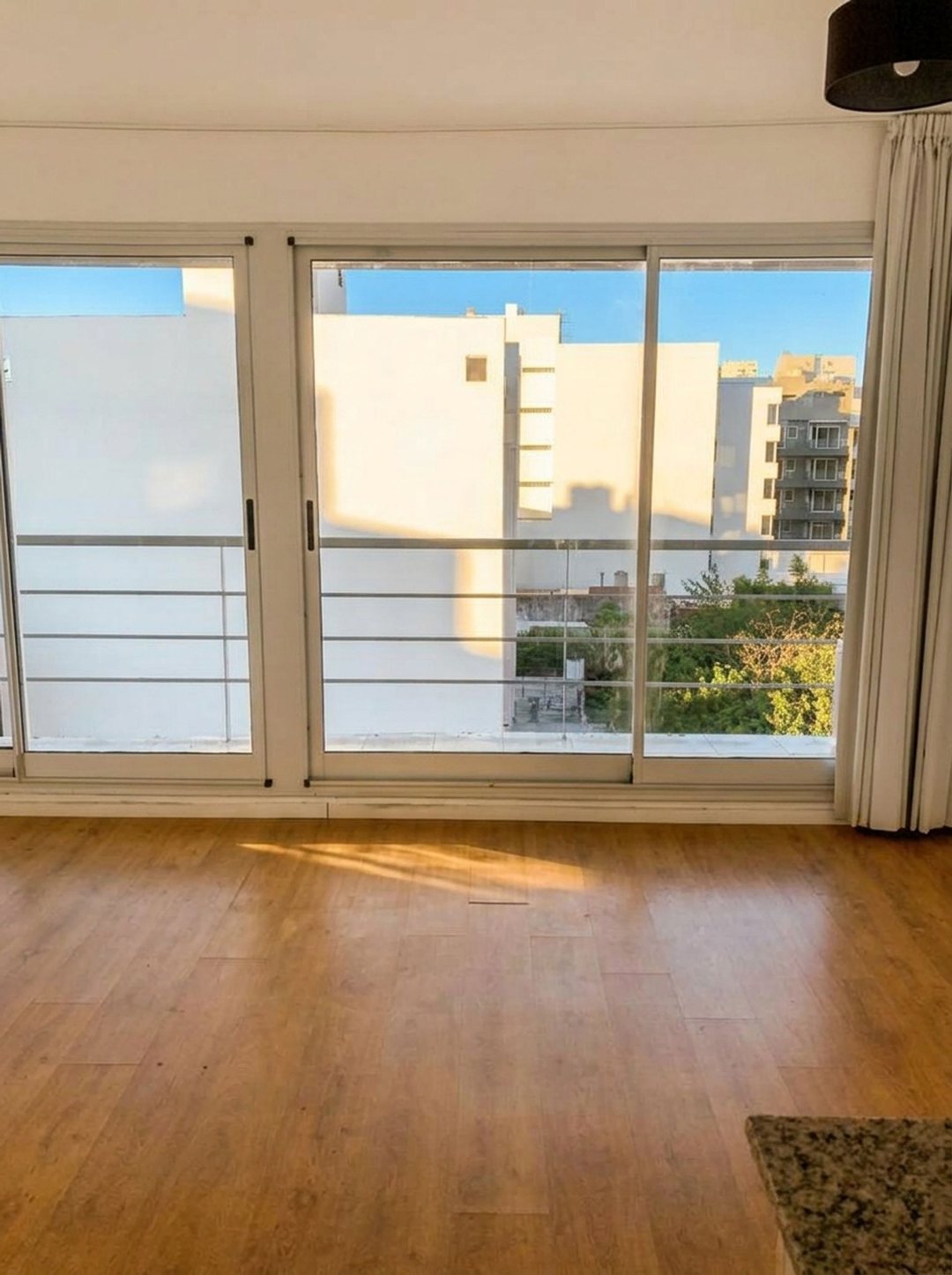 EXCLUSIVO MONOAMBIENTE CON BALCÓN, SÚPER LUMINOSO