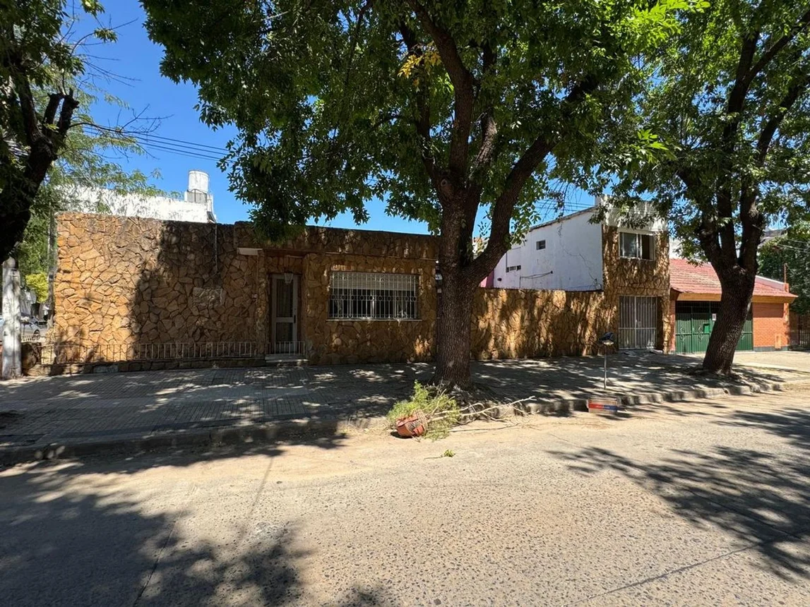 Casa en venta en La Plata, foto 2