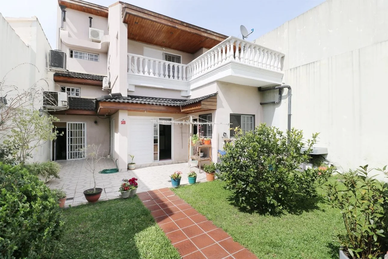 Casa tríplex de 5 ambientes en venta en Gerli, General Güemes 1200