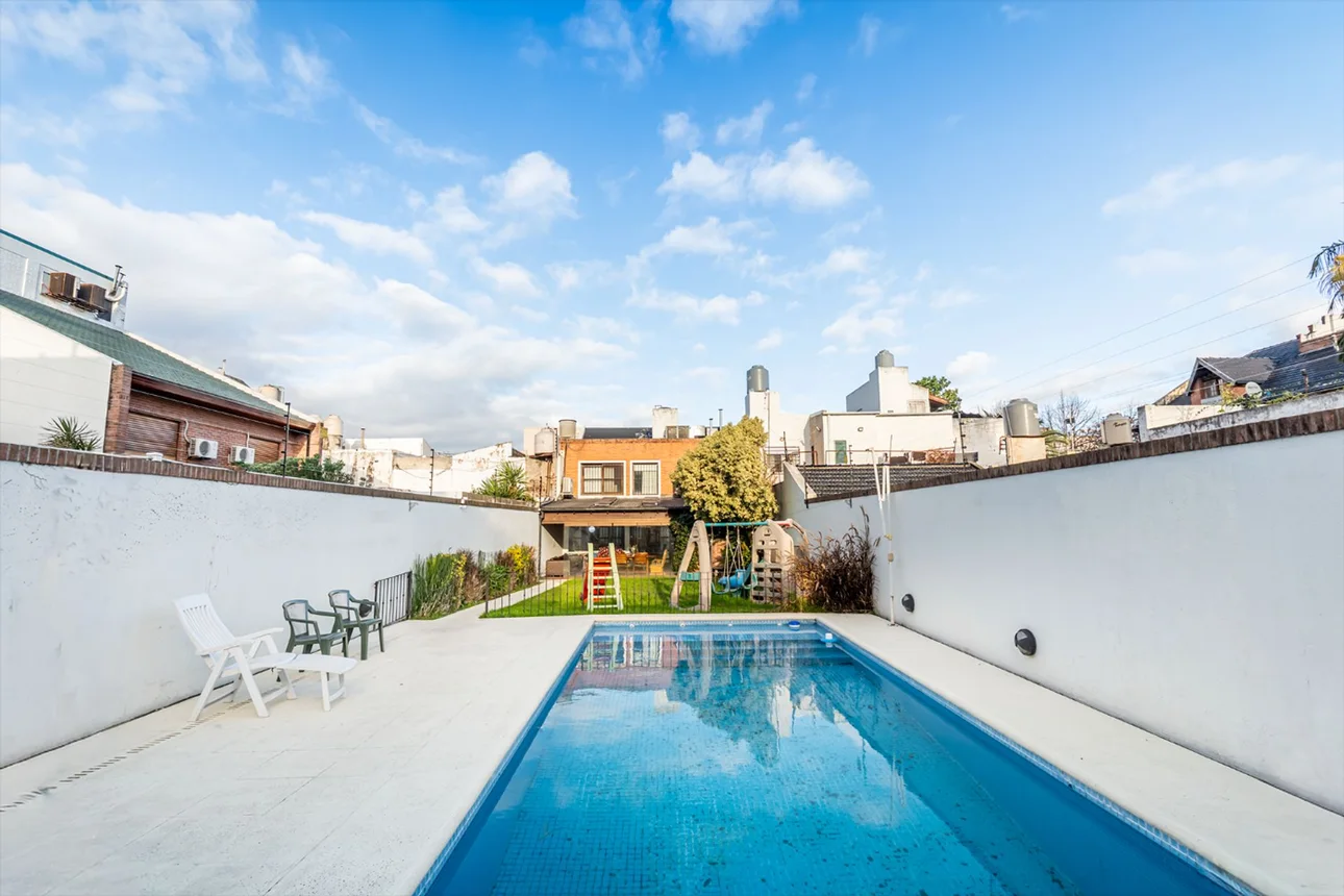 Casa de 4 ambientes en venta en Villa Luro, Acassuso 5400