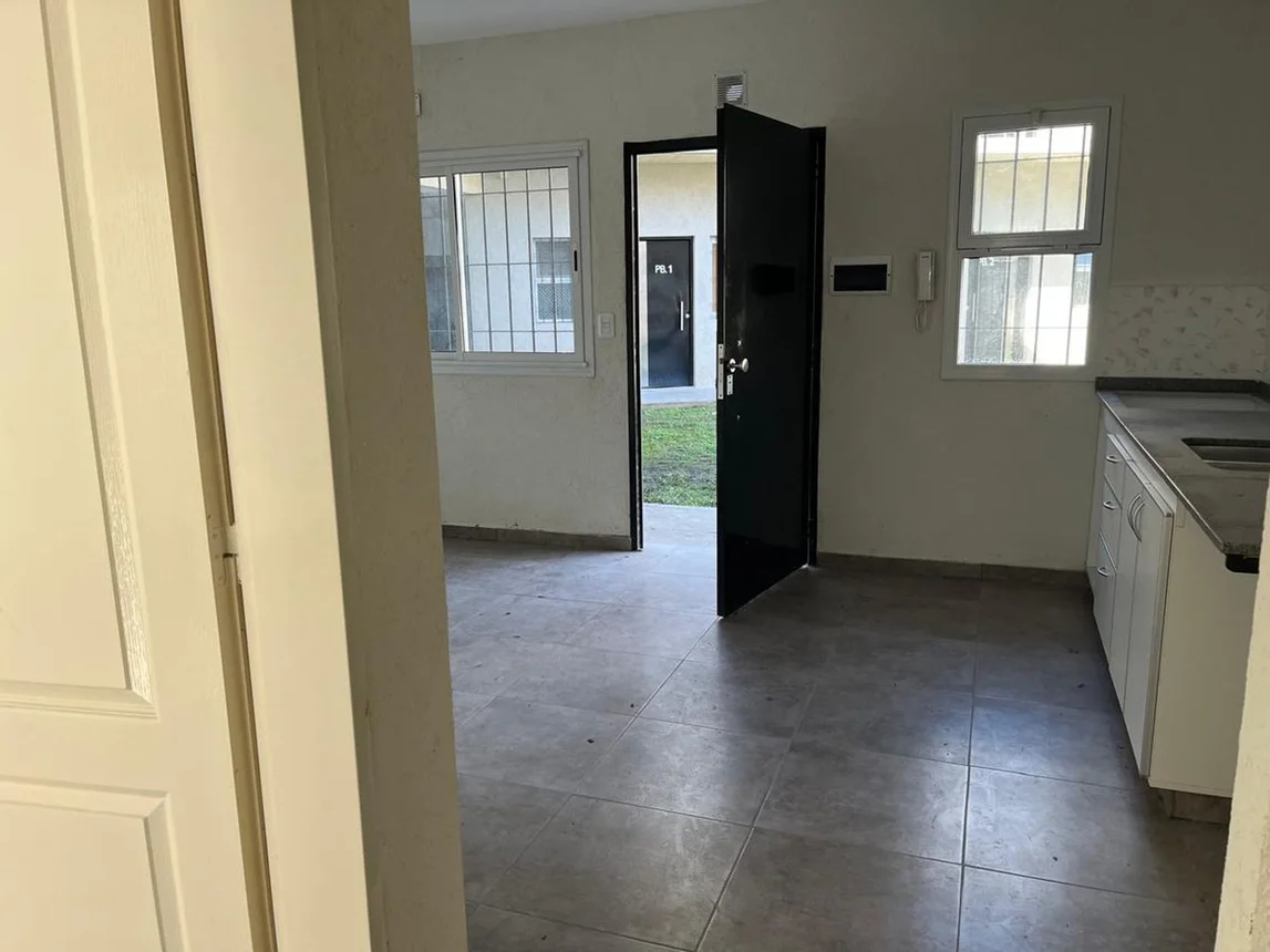 Departamento de 2 ambientes en venta en Pilar, Uruguay 1300, foto 3