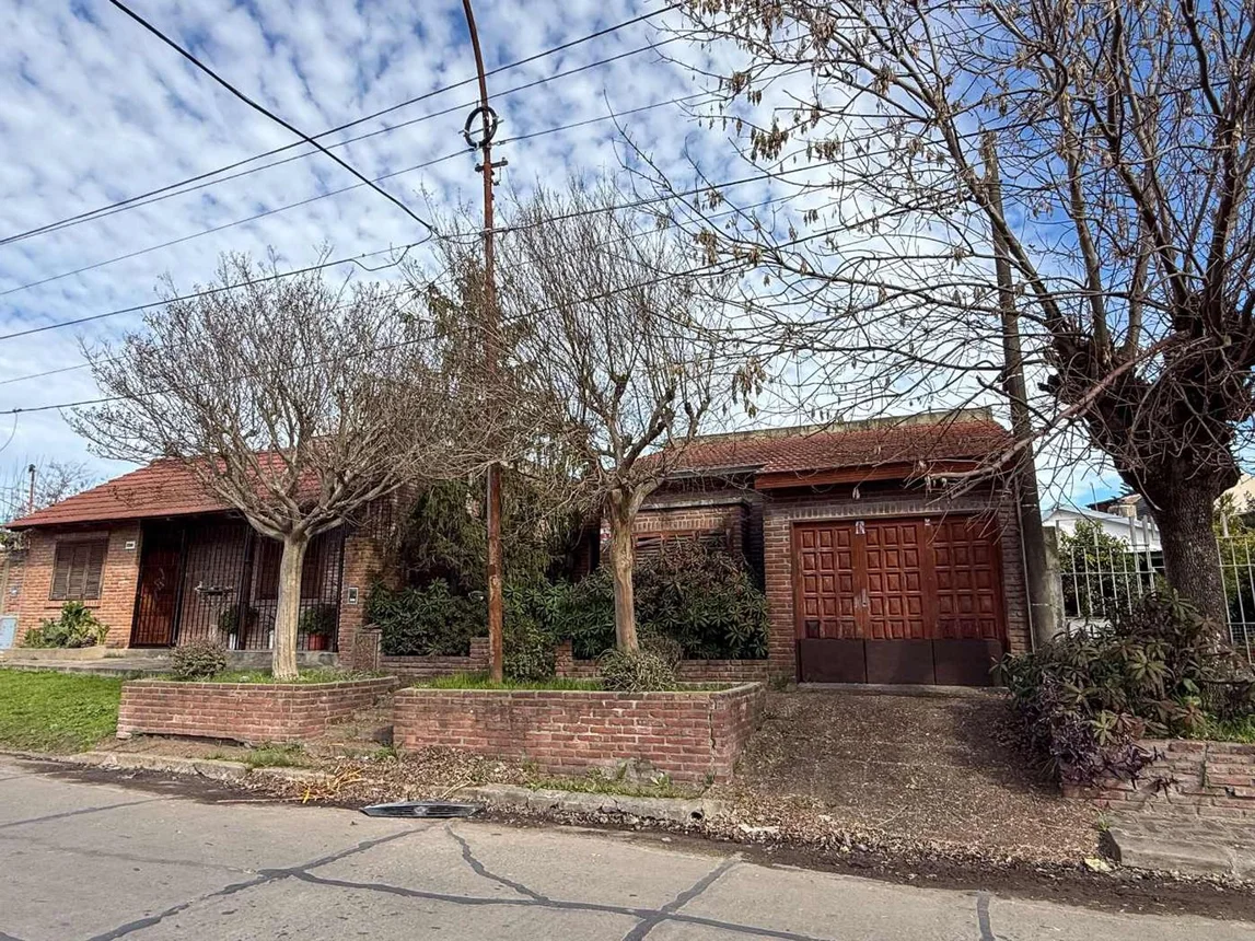 Casa de 3 ambientes en venta en La Plata, Diagonal 618 2300