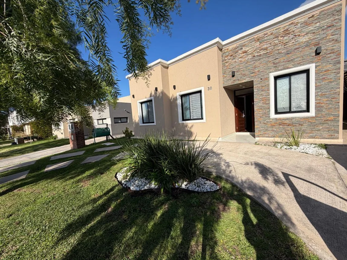 Casa en venta en Pilar