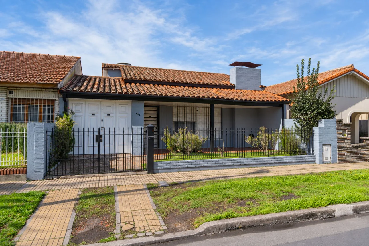 Casa de 5 ambientes en venta en Adrogué, Comodoro Rivadavia 800
