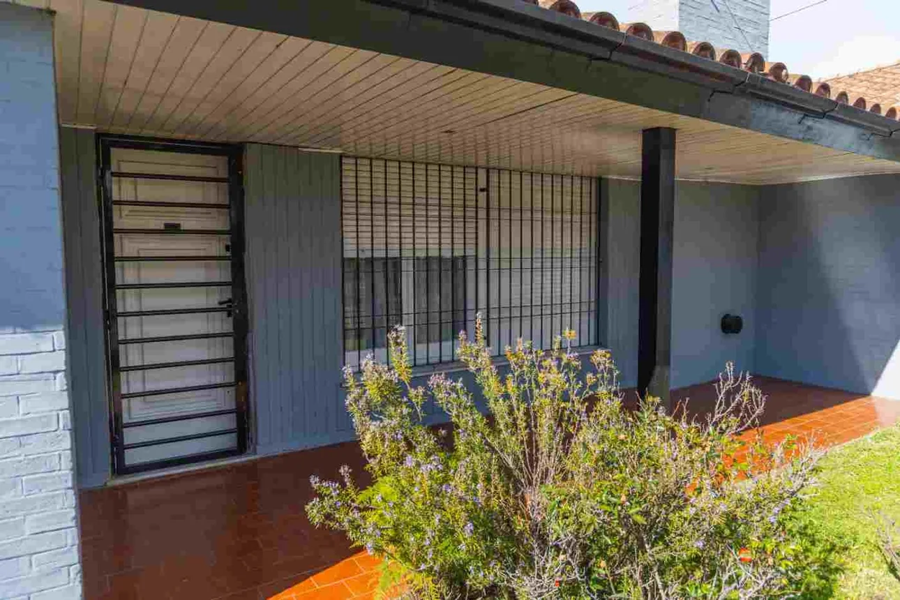 Casa de 5 ambientes en venta en Adrogué, Comodoro Rivadavia 800, foto 2