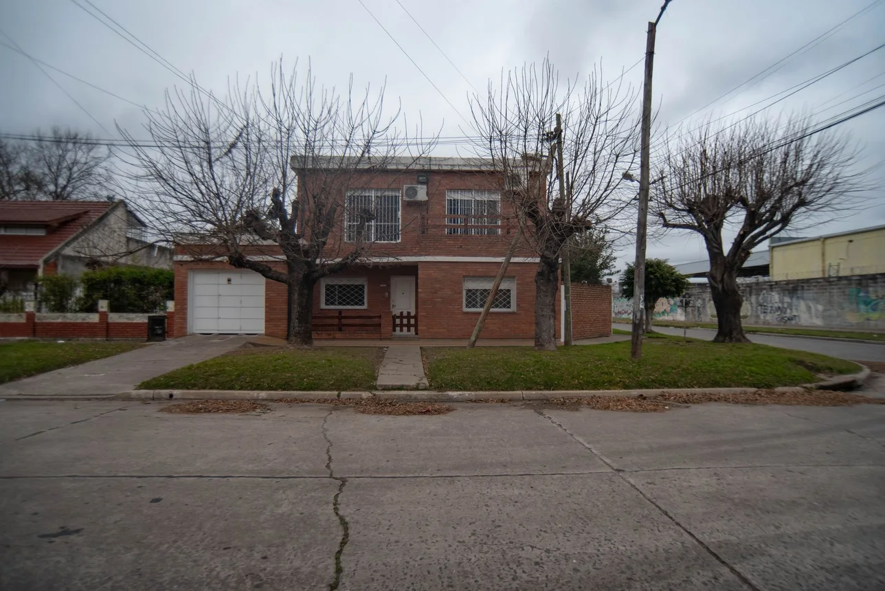Casa en venta en Quilmes, foto 2